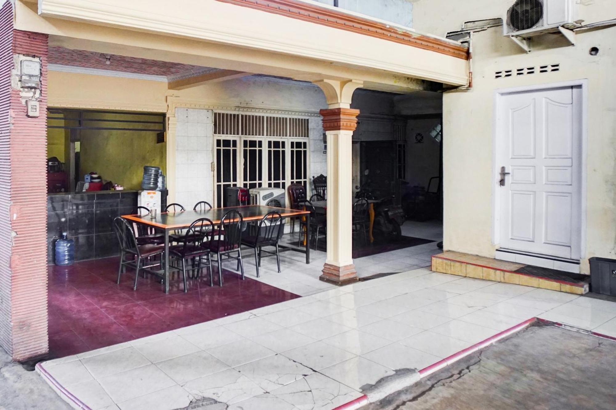Oyo 93071 Home Stay Kembar Syariah Binjai المظهر الخارجي الصورة
